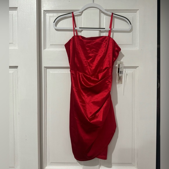 Mini red dress - Picture 2 of 5